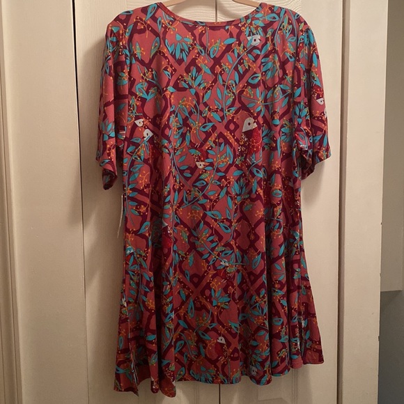 LuLa Roe Perfect Tee - Picture 2 of 5